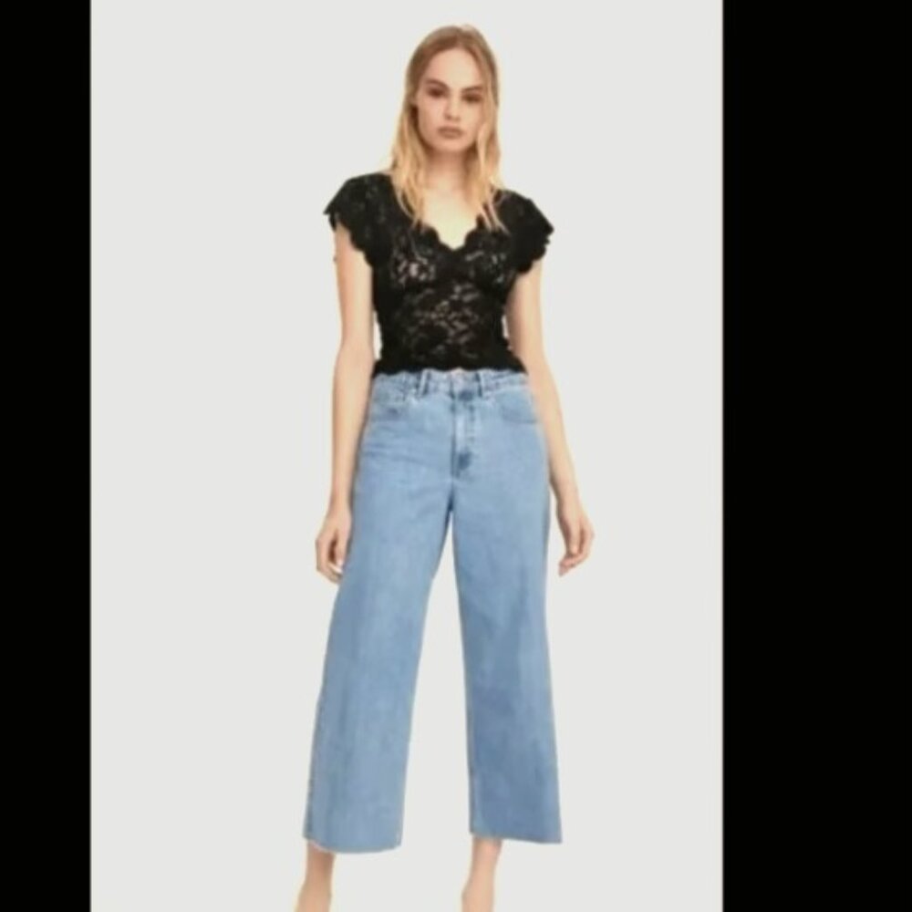 Zara Stretchy Lace Top with Scalloped Short Sleeves and Rouched Bust Size M